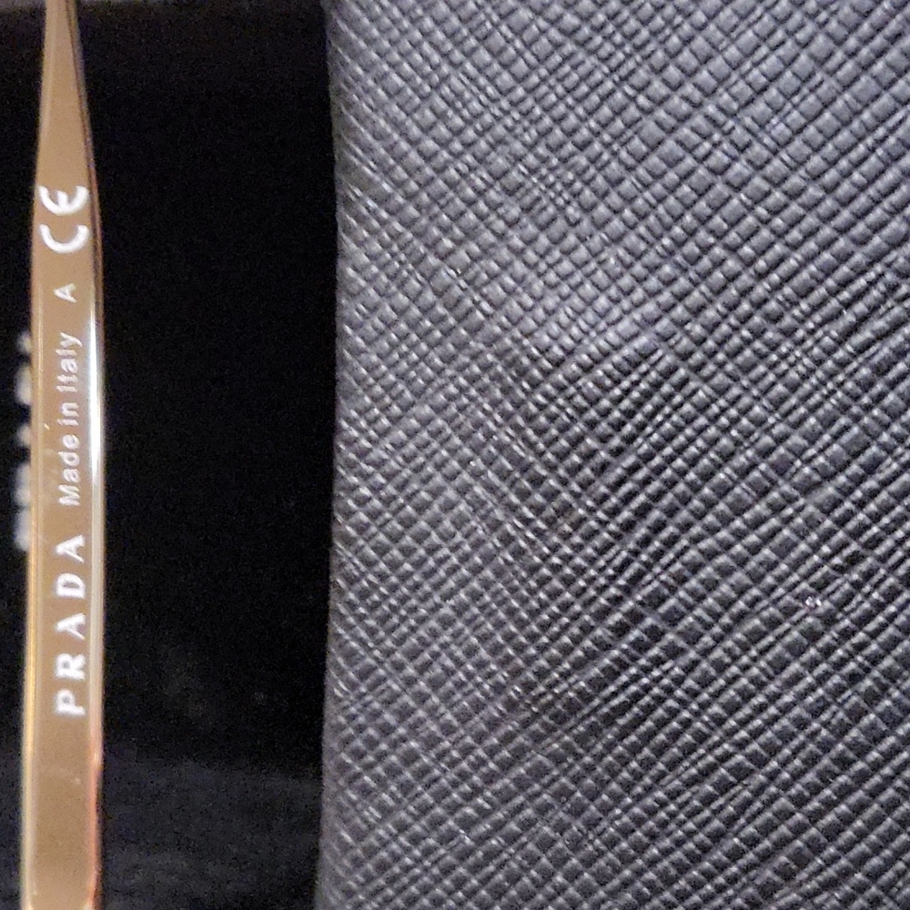 Authentic Prada sunglasses - Picture 5 of 9